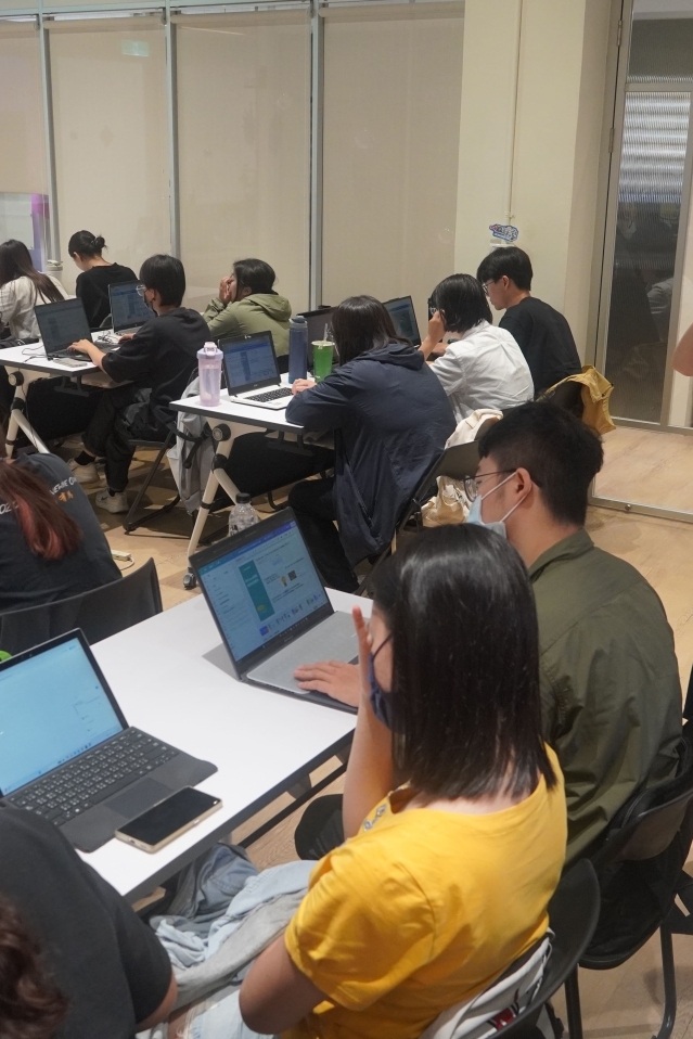 05-14【職涯講座】職涯拚途：Canva做簡報-裸辭莉莉